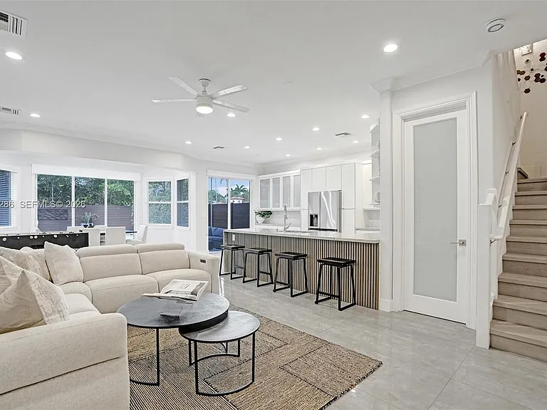 453 SW 5th Ave — Photo 13