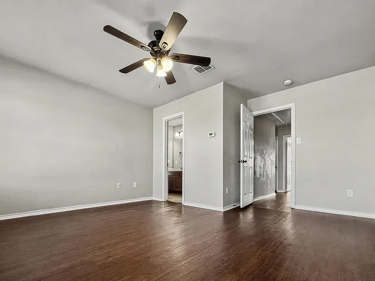 1301 Piedmont Dr — Photo 4