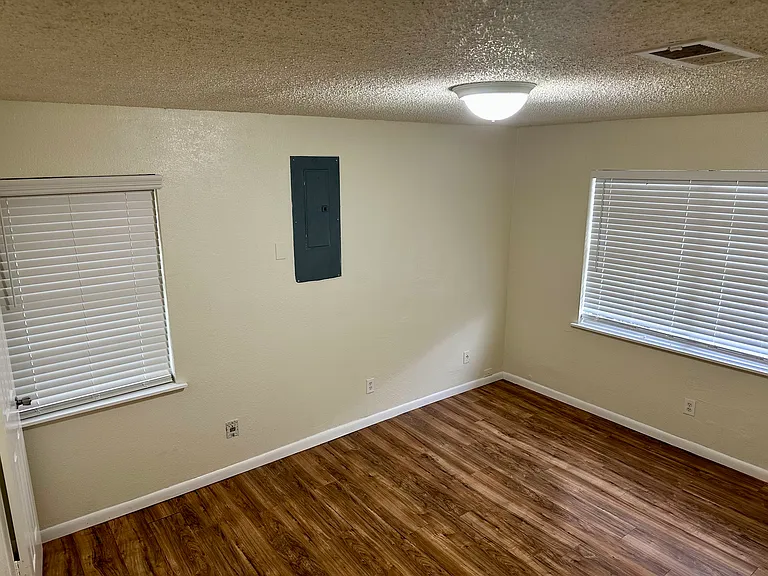 5557 Patton Dr — Photo 11