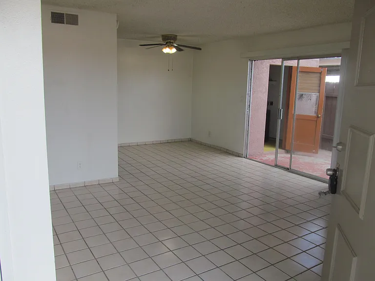 3518 Villa Knolls North Dr — Photo 5