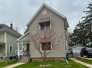 735 Sexton St, Aurora, IL 60505