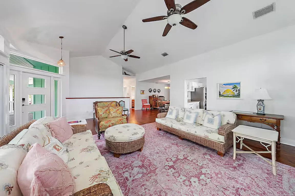 4 bed, 6529 sqft, $19,000 — Photo 4
