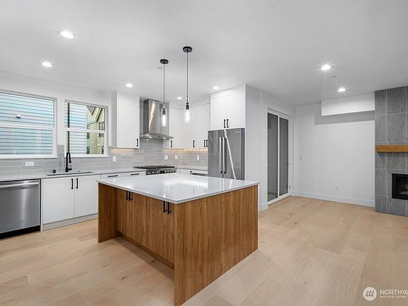 4th image of 697 NW Locust ST (Homesite #8)