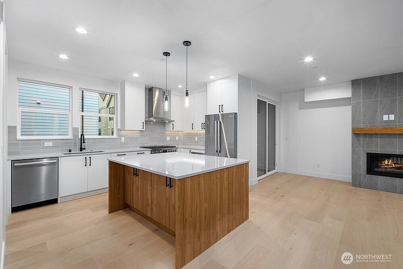4th image of 695 NW Locust ST (Homesite #9)