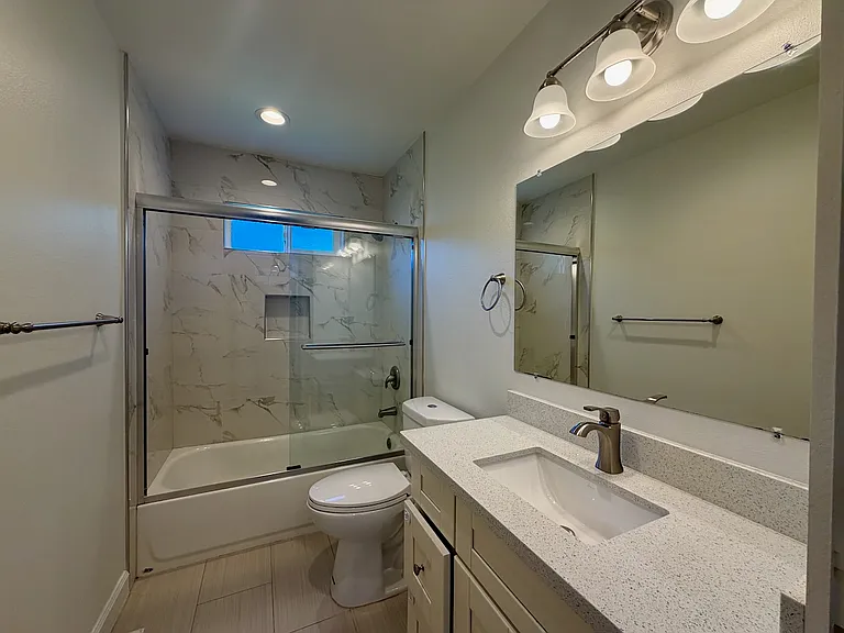 1582 Gordon St — Photo 5