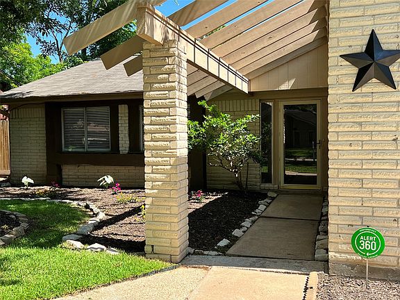 3rd image of 2302 Cambridge Ct N