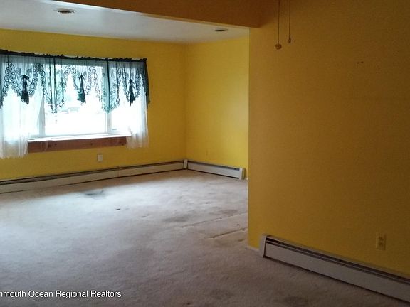 2nd image of 21 Brookfield Ct