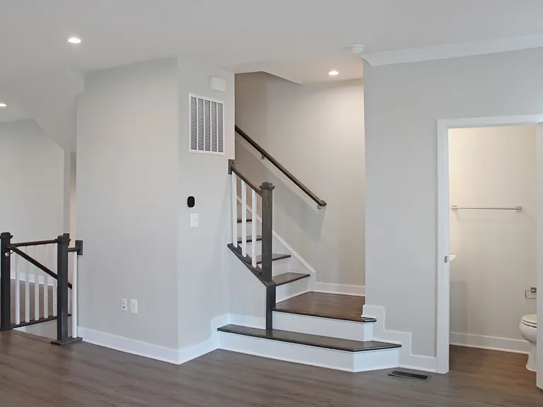2061 Lockwood Dr — Photo 13