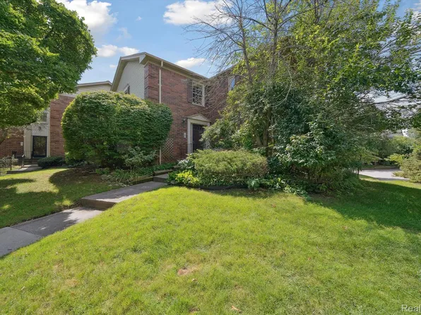 6346 Pepper Hill St, West Bloomfield, MI 48322