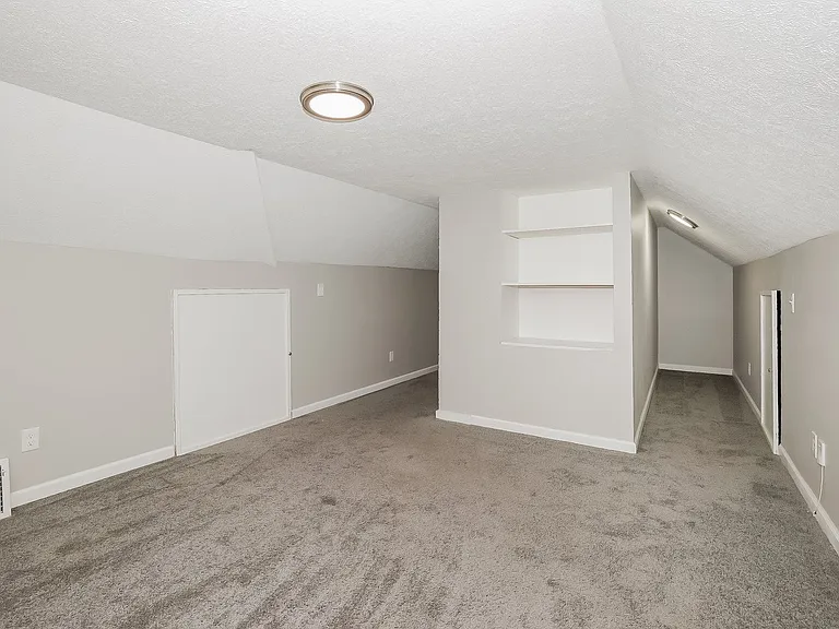 526039_026_bedroom_13273224.jpg