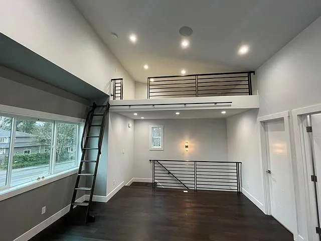 2074 Market St — Photo 8