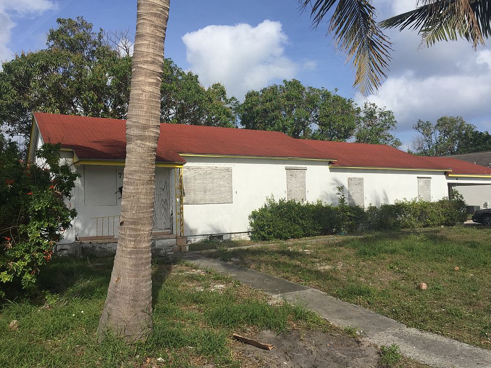 2nd image of 701 42nd St