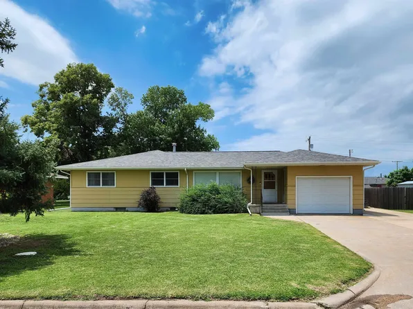 205 Garfield St, Quinter, KS 67752