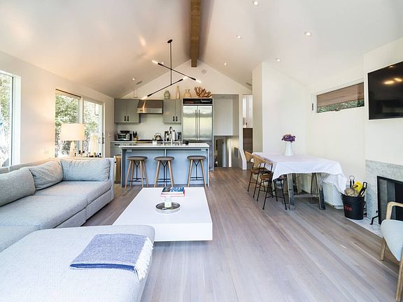 4th image of 25 Wyandanch Ln