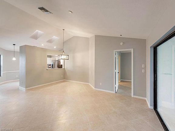 4th image of 12785 Maiden Cane Ln