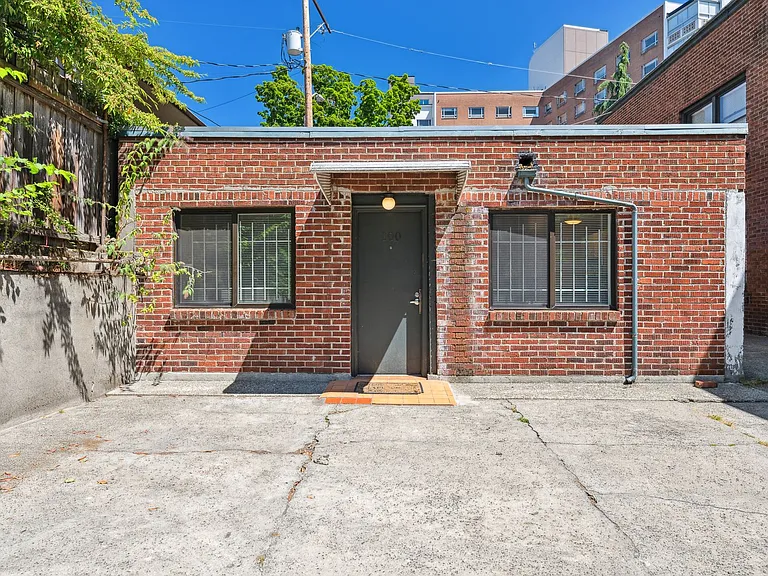 100 W Olympic Pl — Photo 16