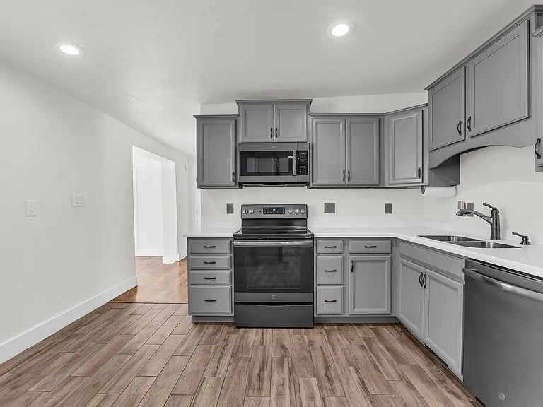 1473 N 200 W — Photo 8