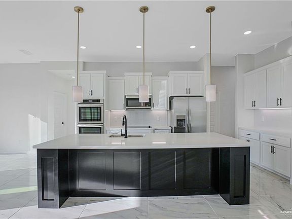 4th image of 3025 N Adler Ave