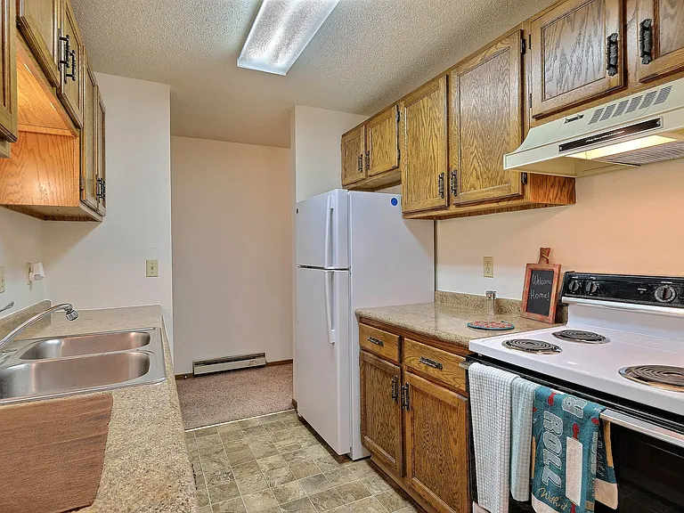 Fargo, ND Pacific South Apartments | Kitchen