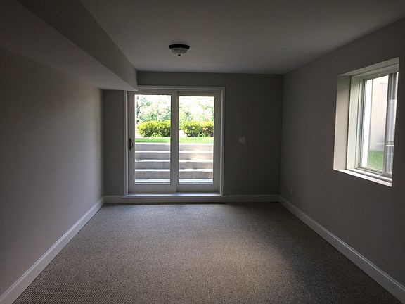 3rd image of 33 Pequot Ave #B