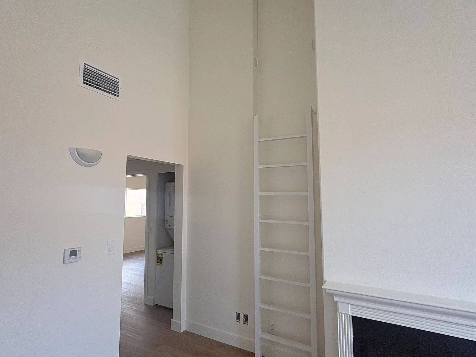 1 bed, 700 sqft, $2,350 — Photo 3