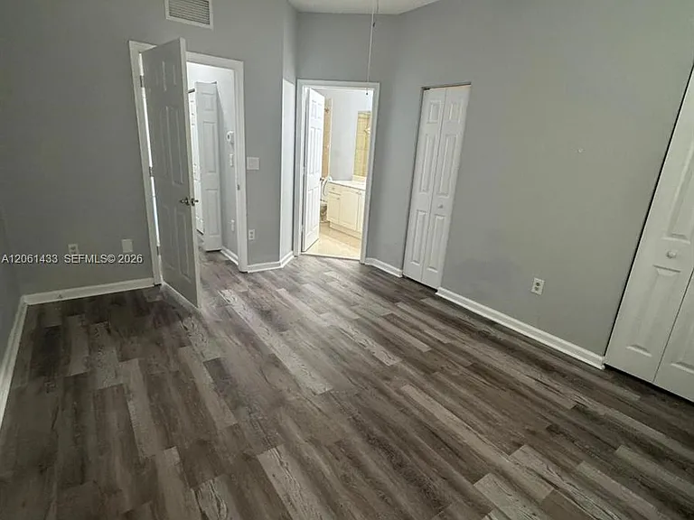 8811 S Isles Cir #8811 — Photo 5