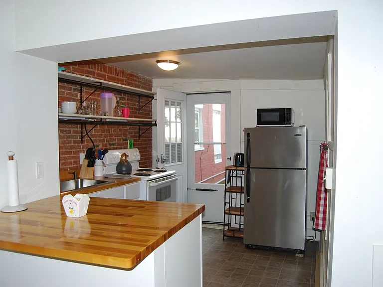 77 N Winooski Ave — Photo 2