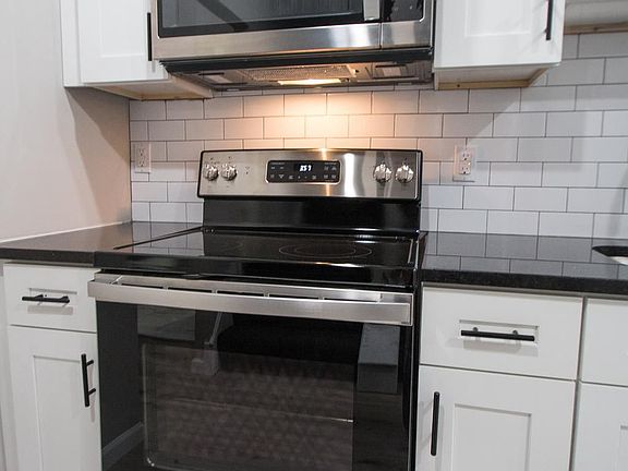 3rd image of 2417 Cecil B Moore Ave Floor 3