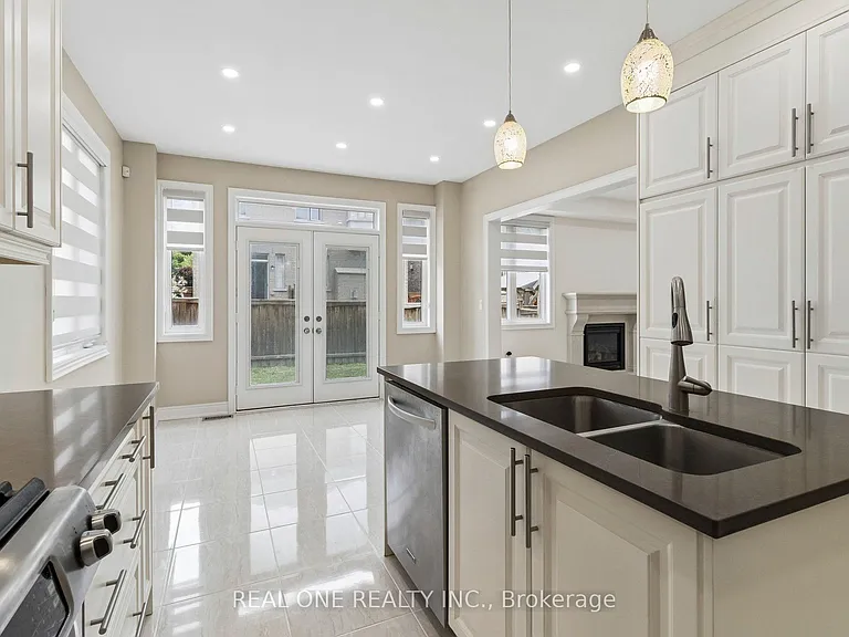 19 Rivoli Dr — Photo 23