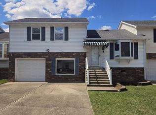 5 Cobblestone Ln, Huntington, WV 25705