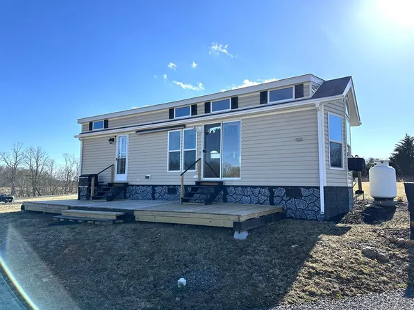 143 Volunteer Ridge Trl, Hillsville, VA 24343