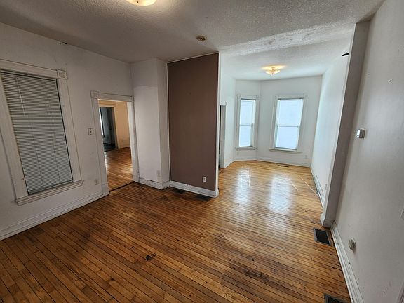 4th image of 1925 Elliot Ave
