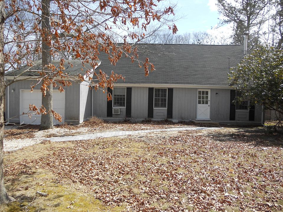 1st image of 8 Quantuck Bay Ln