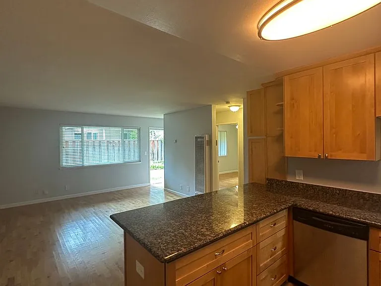 250 Palo Alto Ave — Photo 27