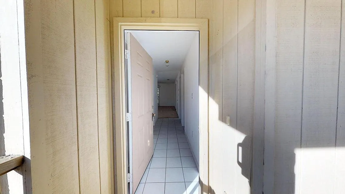 2 bed, 2.0 bath, 960 sqft, $1,350 — Photo 2