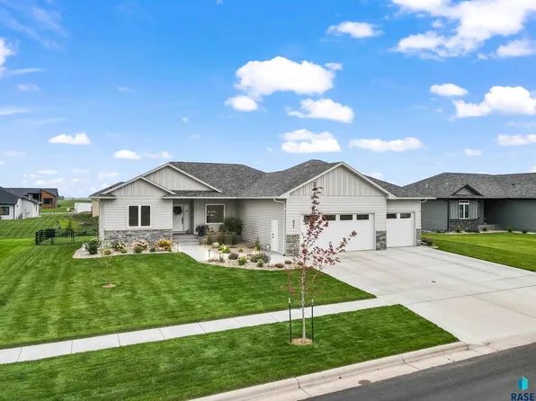 421 Dale Ave, Harrisburg, SD 57032