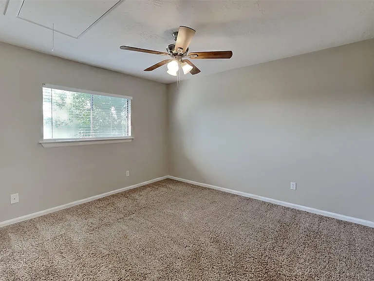 8022 Pine Falls Dr — Photo 11