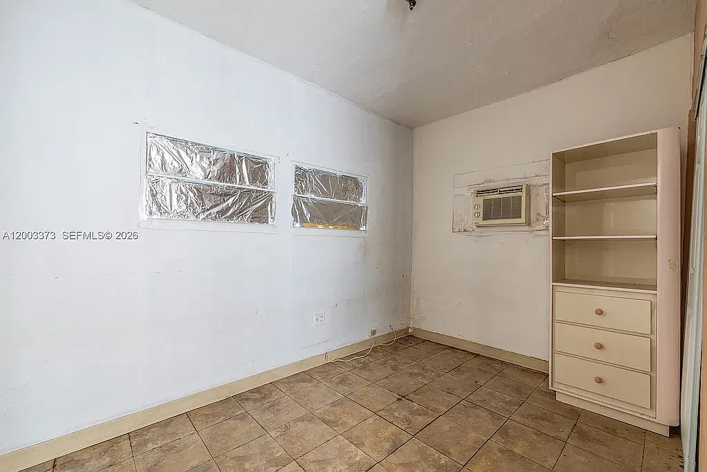 311 SW 10th Ave — Photo 3