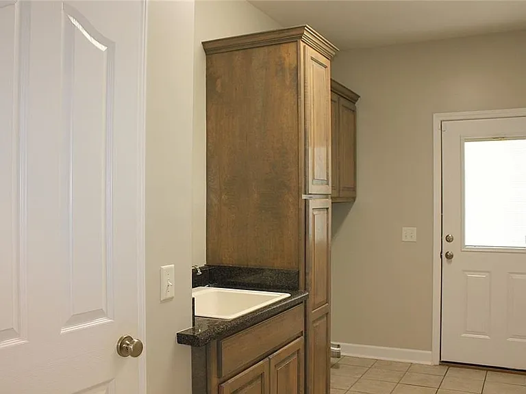 105 Frisco Ln — Photo 8