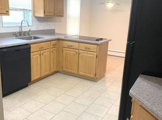 103 Shadow Ln #B1, West Hartford, CT 06110