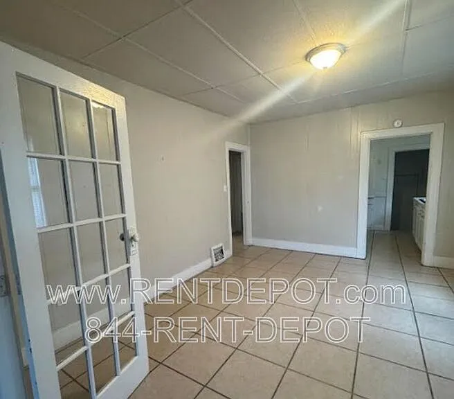 1032 Jefferson Ave — Photo 3