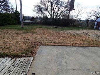 3rd image of 1505 Roberts St