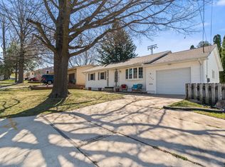1404 Columbus Dr, Waterloo, IA 50702
