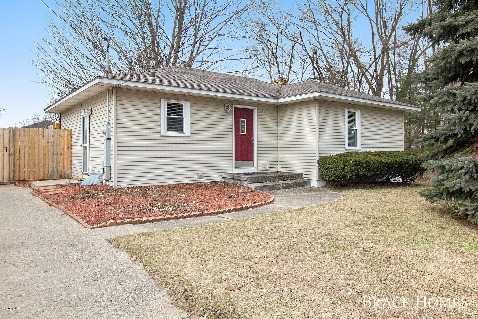 4243 Hunsberger Ave NE photo 1