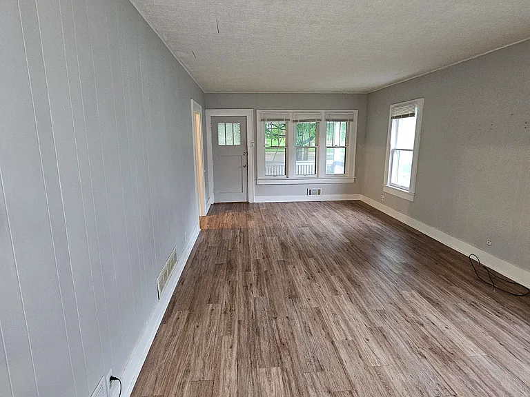 W Pine Ave — Photo 3