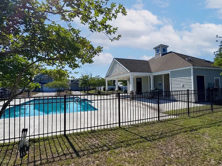 403 Valdez Ct — Photo 18