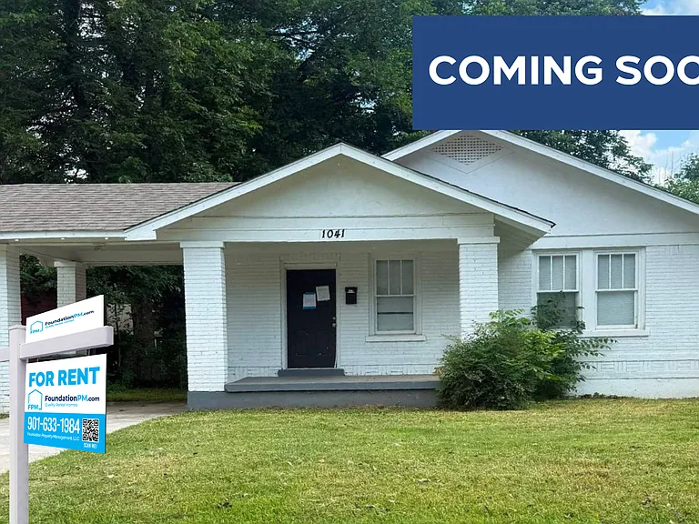 1041 Rosewood Ave — Photo 1