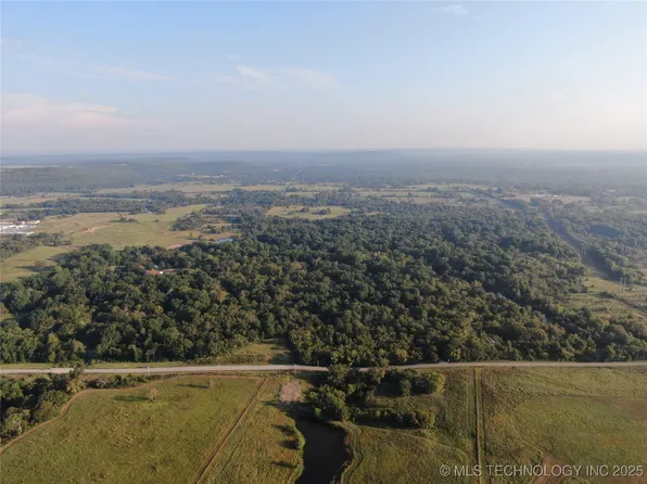 Honey Creek Rd, Okmulgee, OK 74447