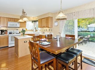 546 Waterford Dr, Oswego, IL 60543