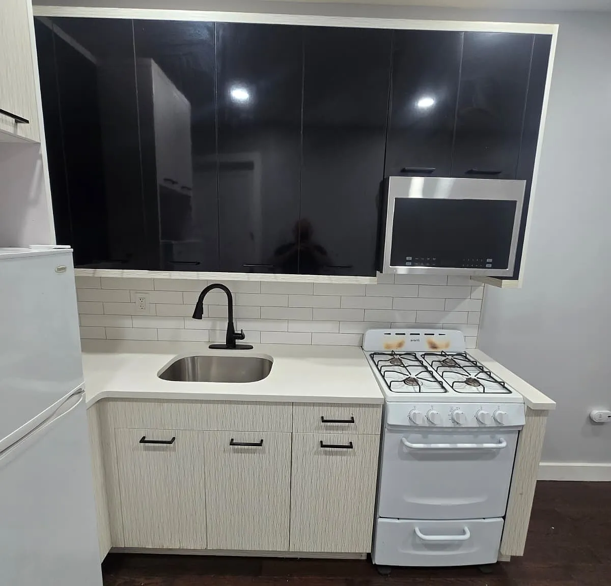 2 bed, $2,200 — Photo 1
